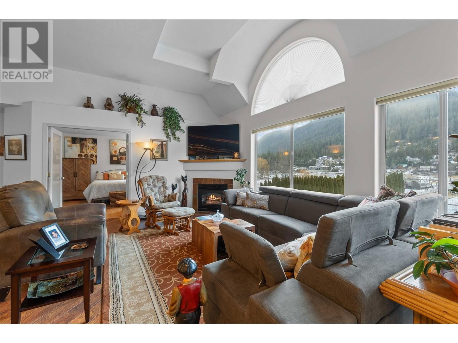 305 - 1002 RIVERSIDE AVENUE Image 41