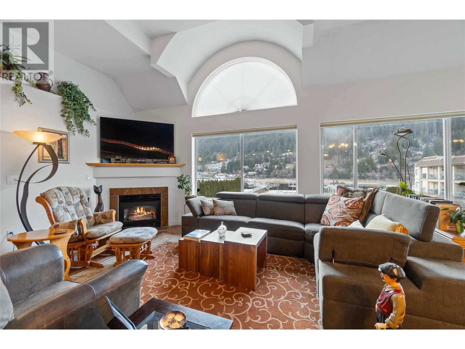 305 - 1002 RIVERSIDE AVENUE Image 42