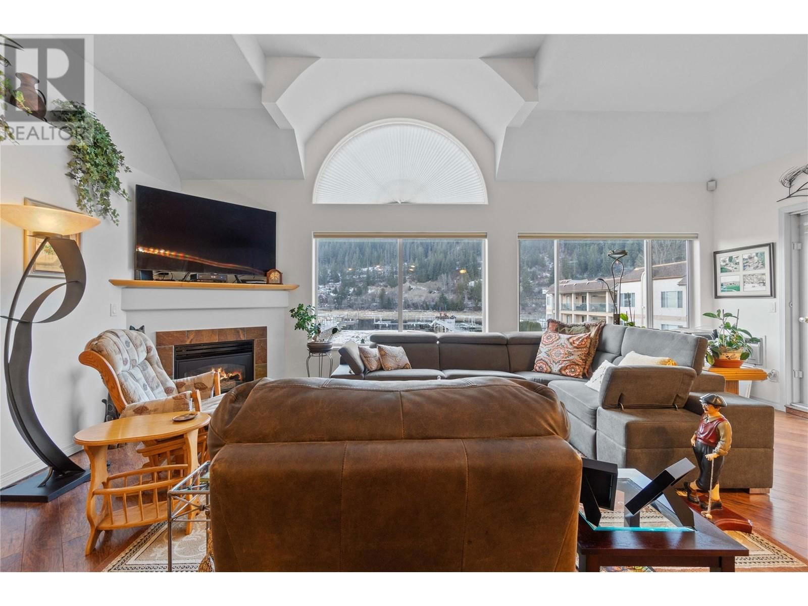 305 - 1002 RIVERSIDE AVENUE Image 43