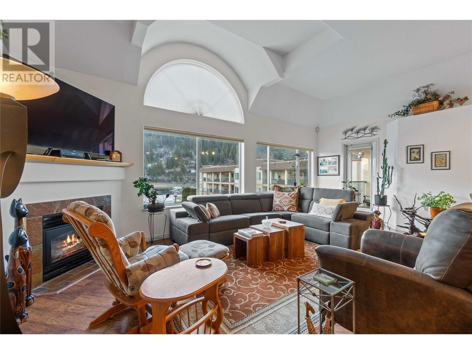 305 - 1002 RIVERSIDE AVENUE Image 44