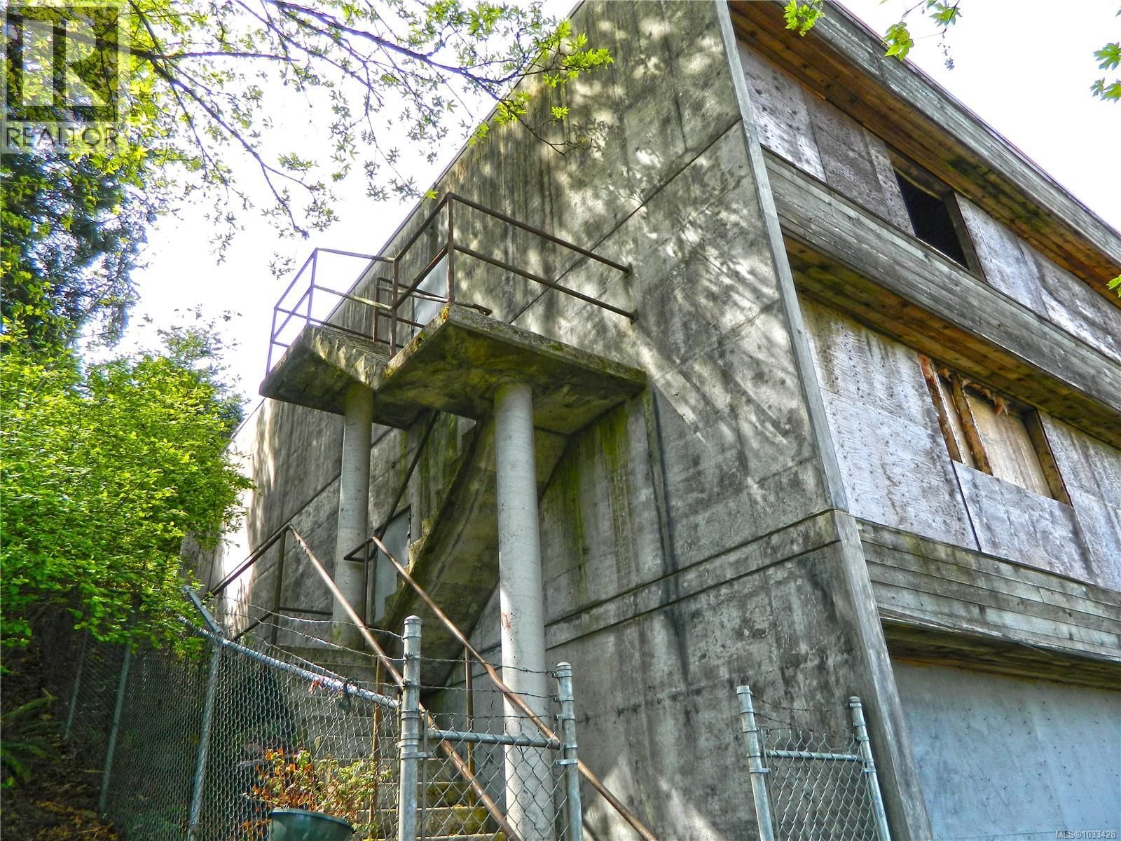 951 Haliburton Street property photo