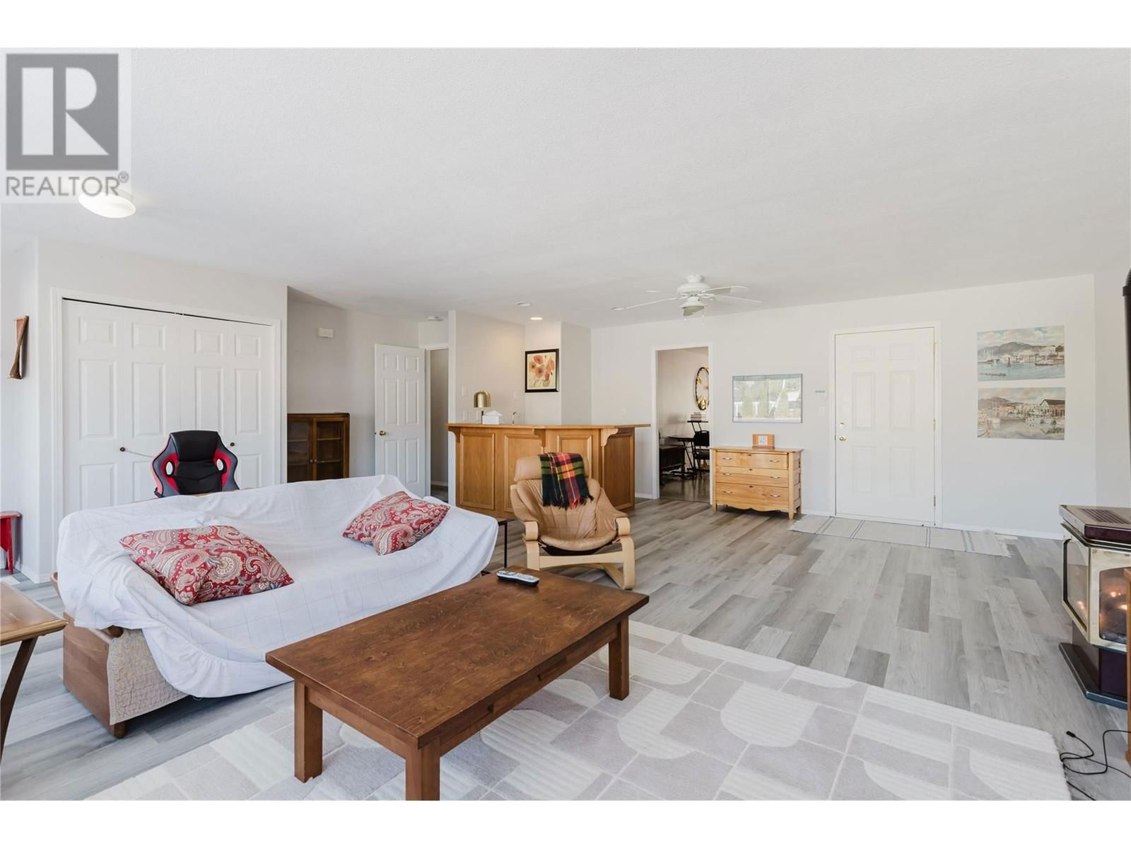 367 ORIOLE WAY Image 19