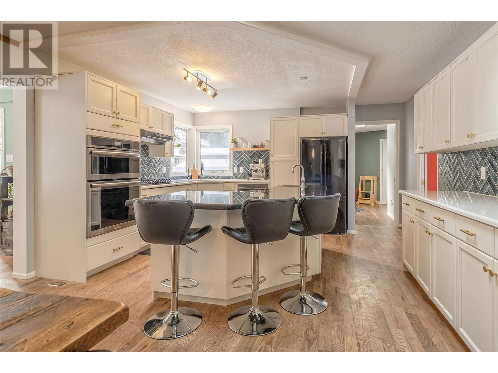 3445 SIDNEY CRESCENT Image 10