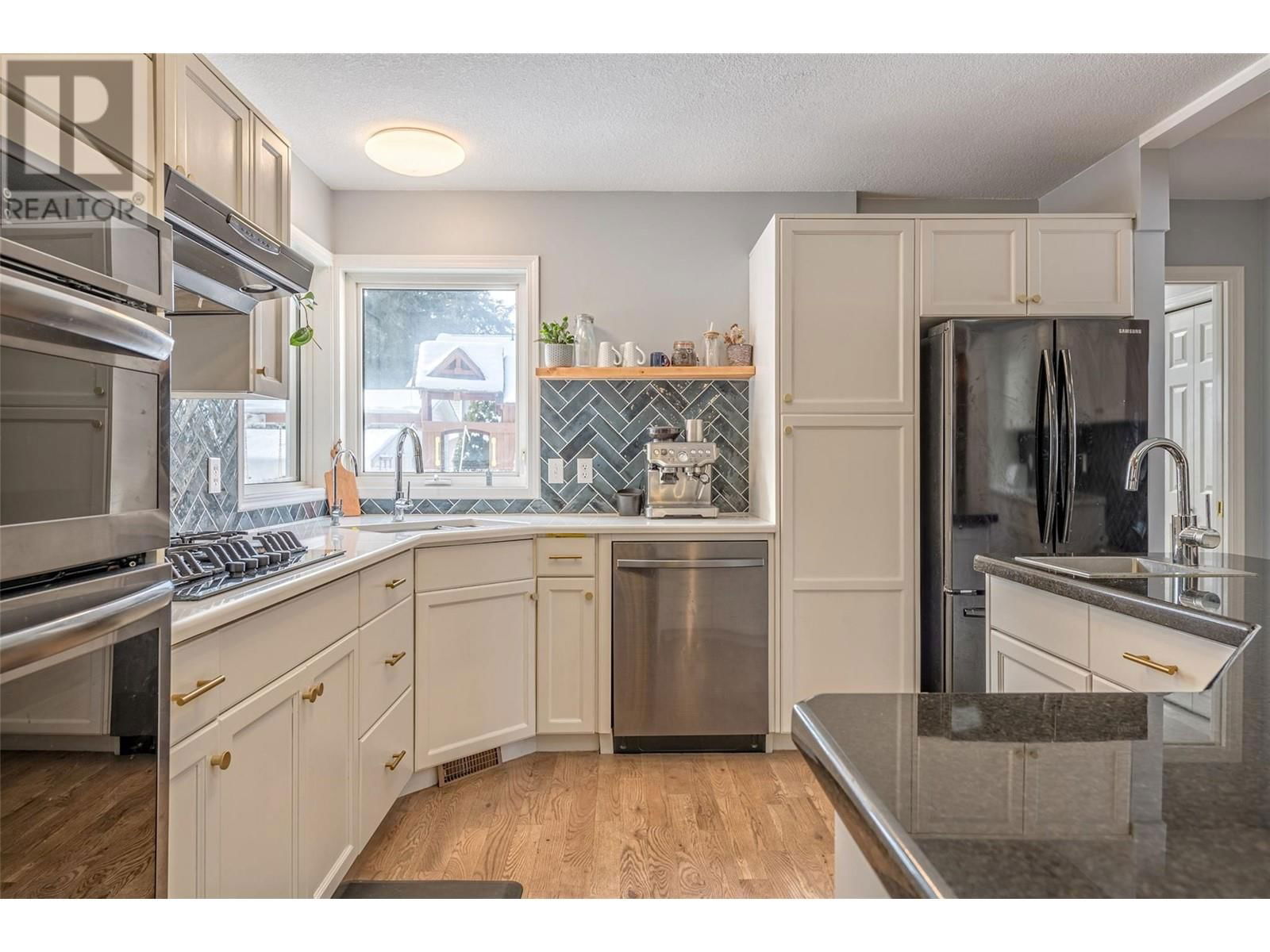 3445 SIDNEY CRESCENT Image 11