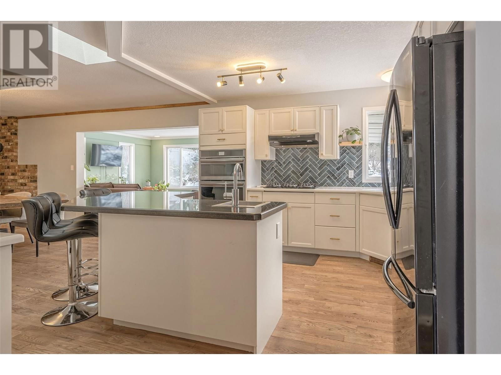3445 SIDNEY CRESCENT Image 13
