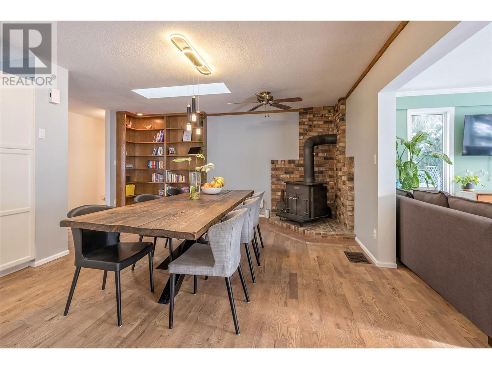 3445 SIDNEY CRESCENT Image 16