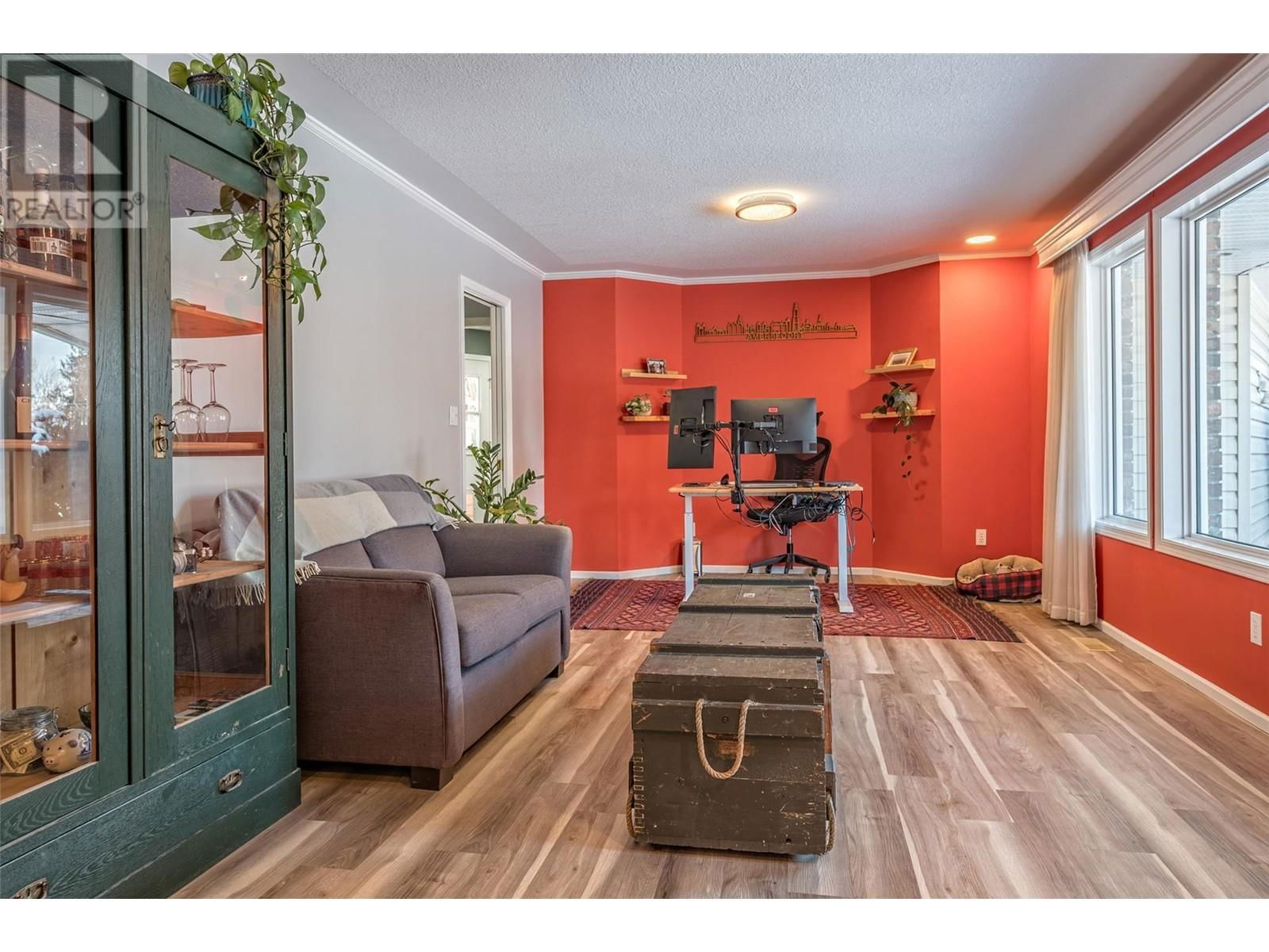 3445 SIDNEY CRESCENT Image 18