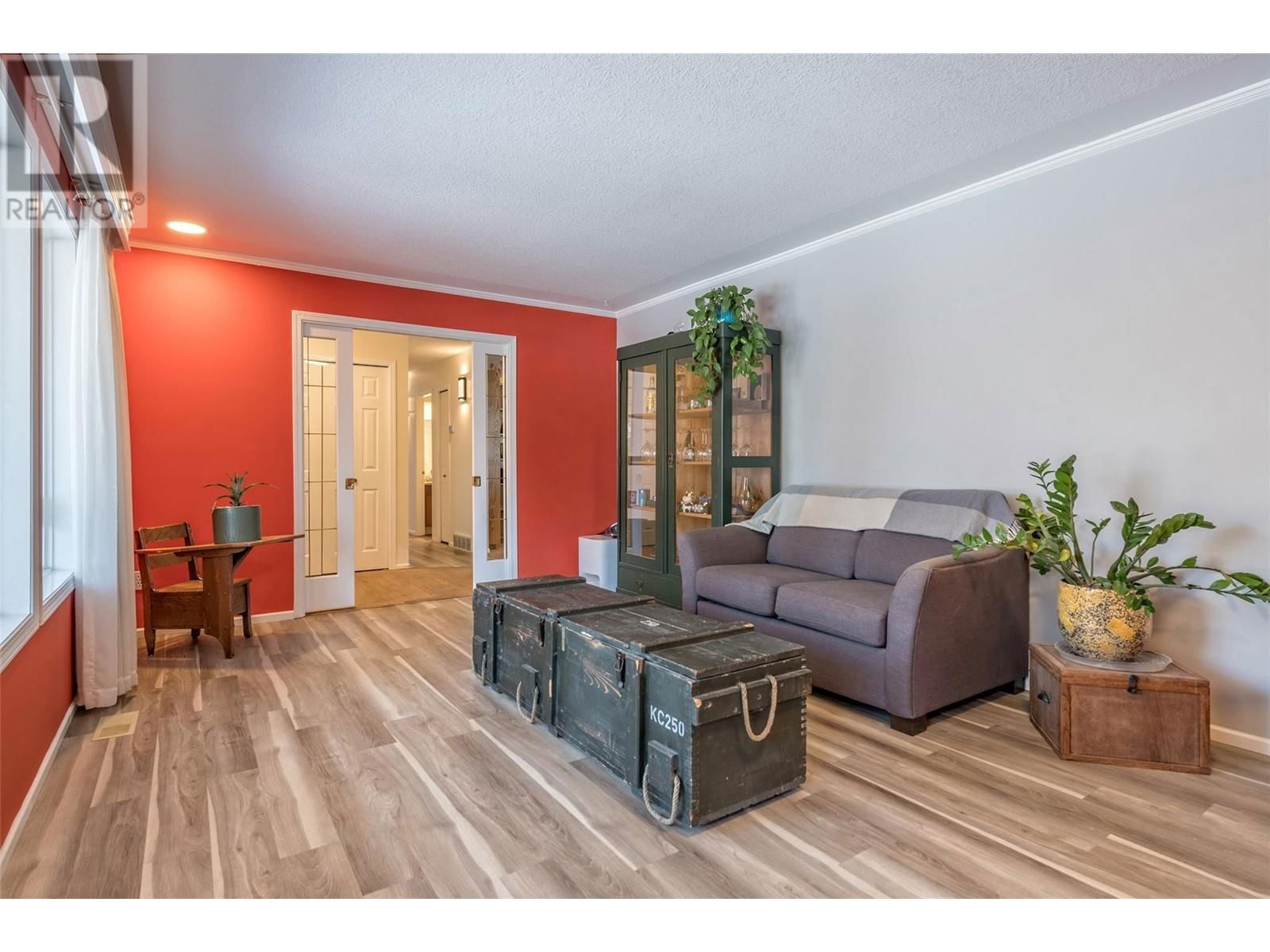 3445 SIDNEY CRESCENT Image 19