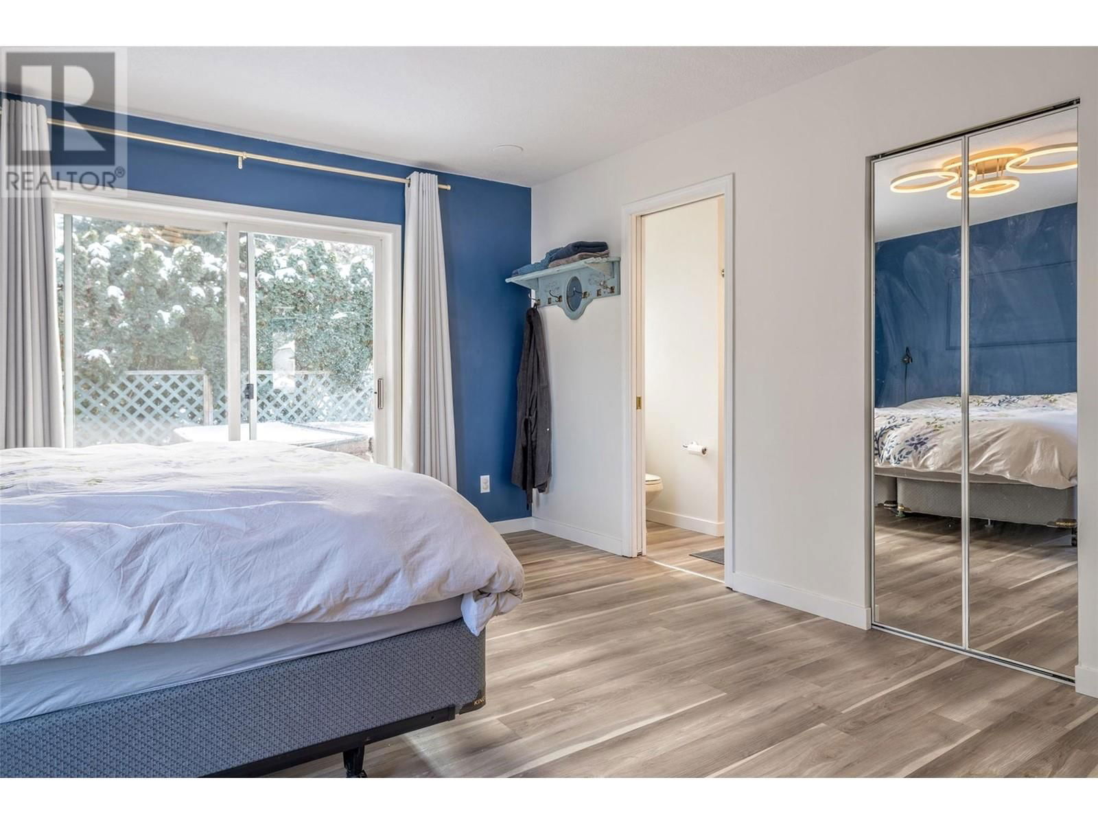 3445 SIDNEY CRESCENT Image 21