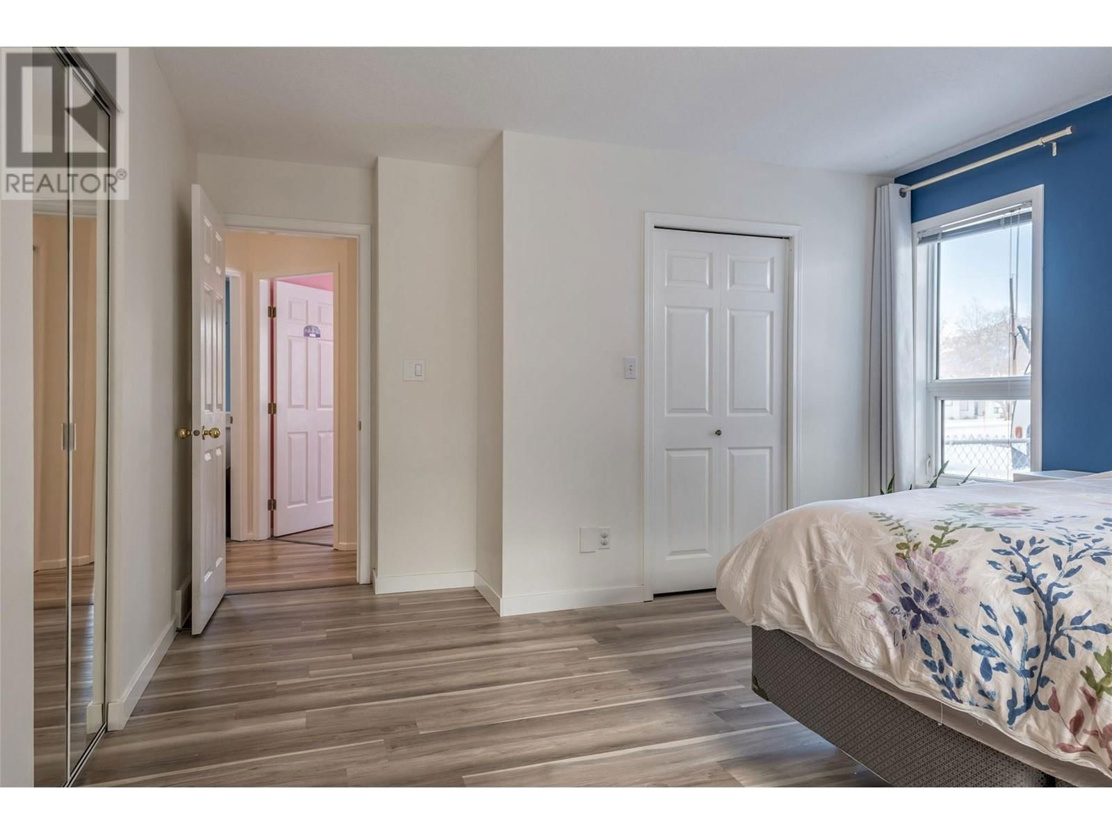3445 SIDNEY CRESCENT Image 22
