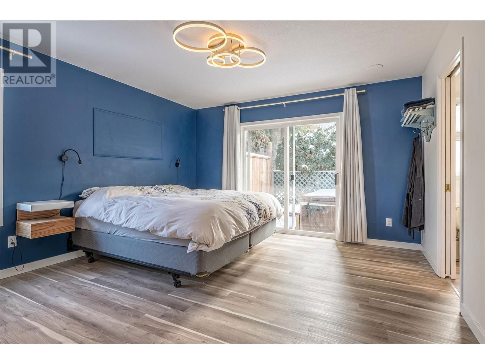 3445 SIDNEY CRESCENT Image 23