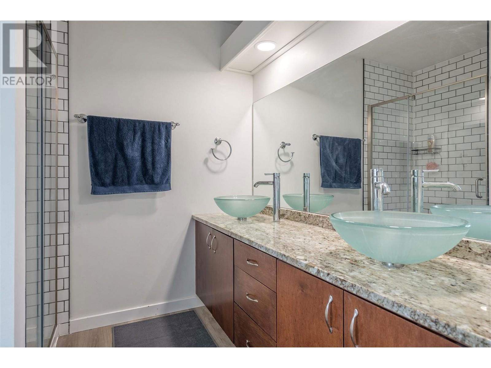 3445 SIDNEY CRESCENT Image 24