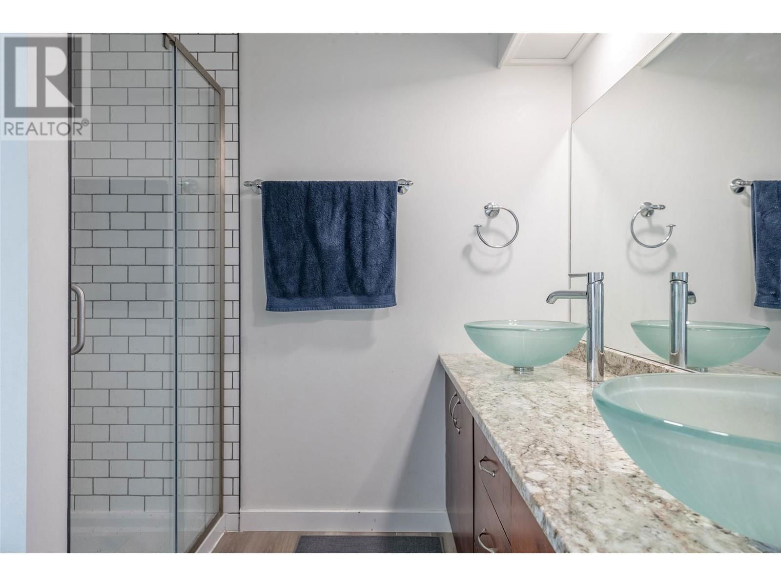 3445 SIDNEY CRESCENT Image 25