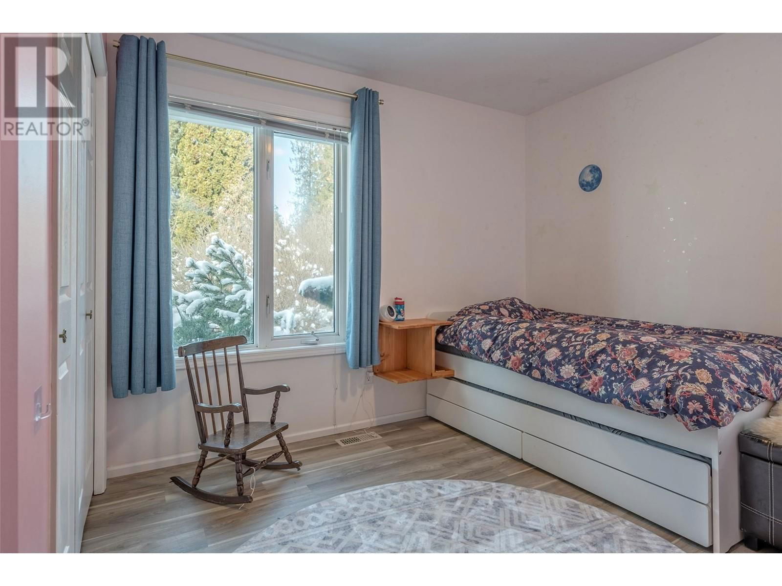 3445 SIDNEY CRESCENT Image 28