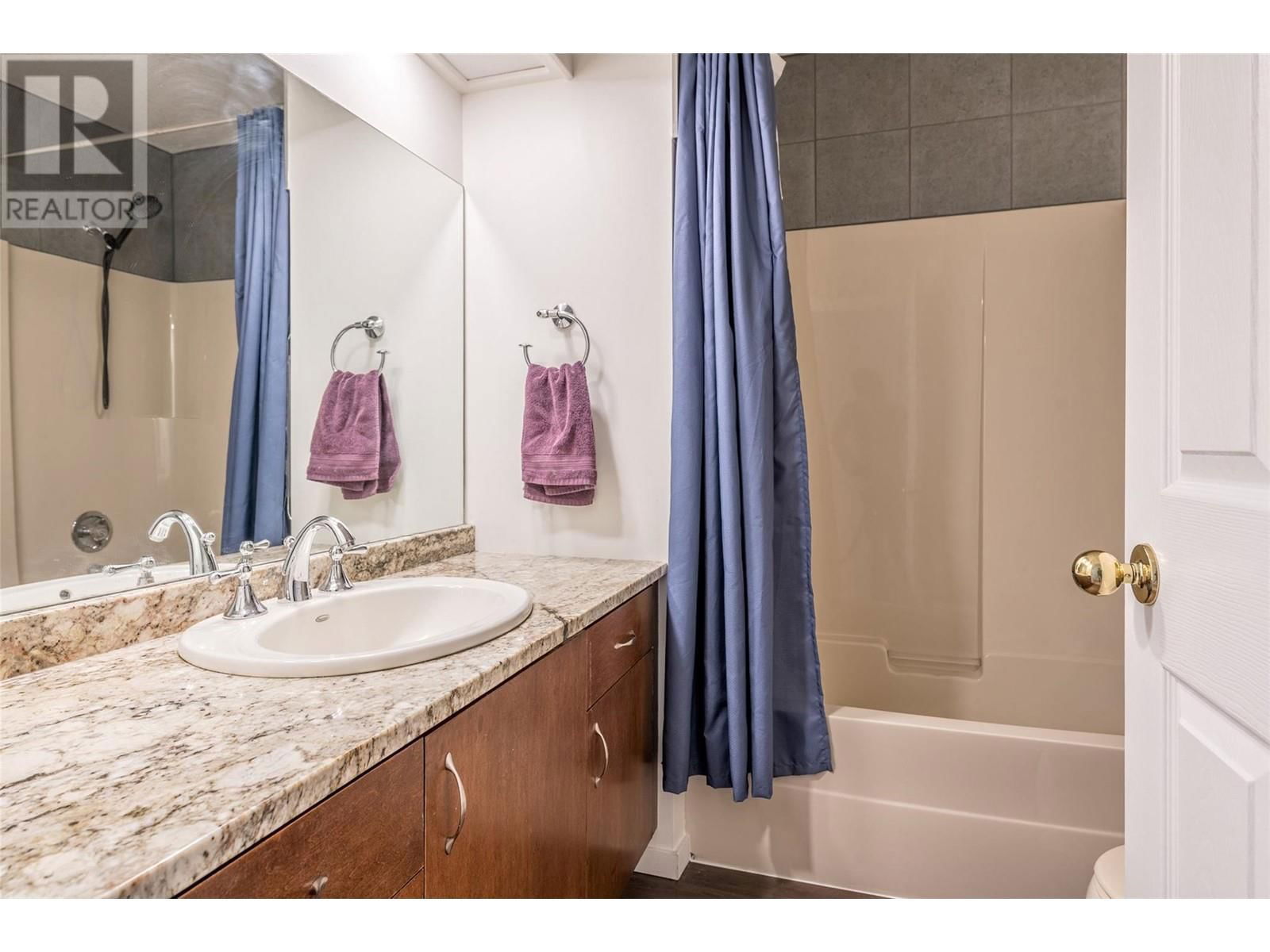 3445 SIDNEY CRESCENT Image 32