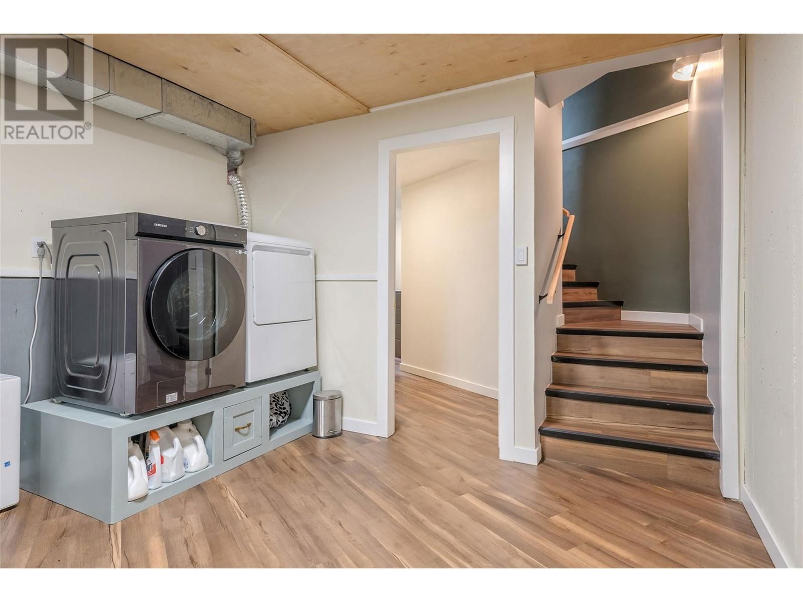 3445 SIDNEY CRESCENT Image 34