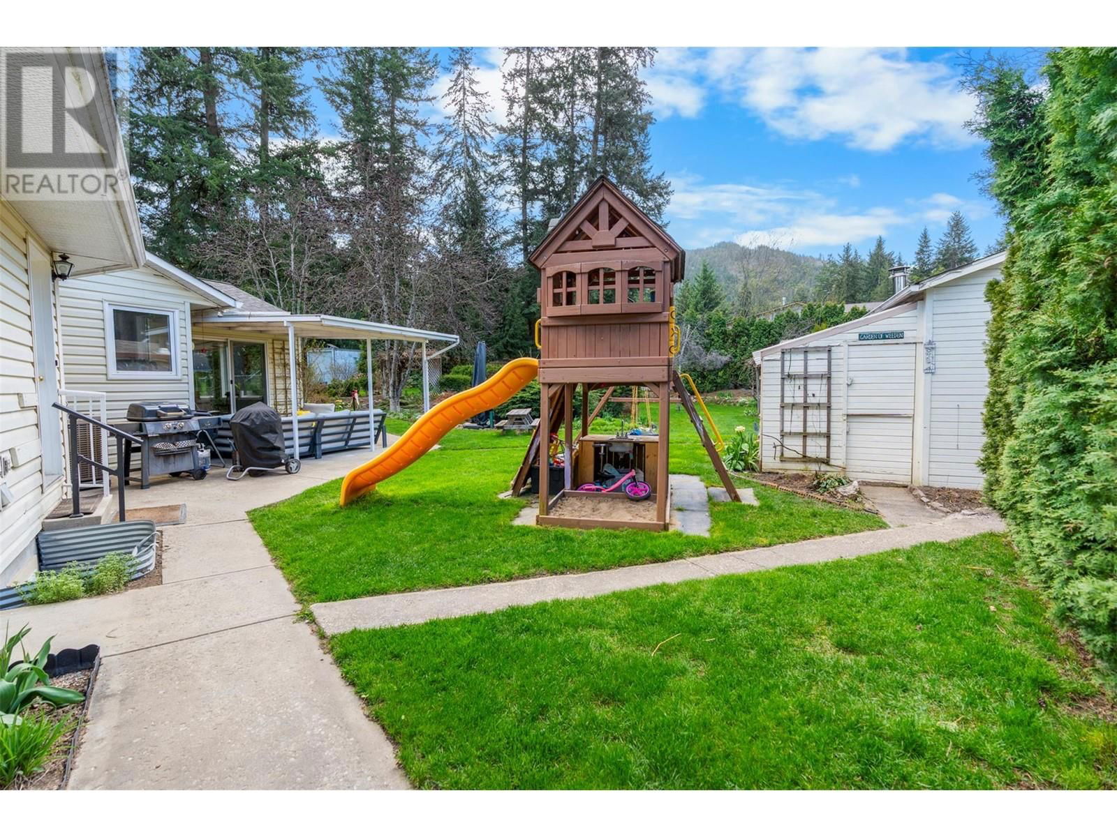 3445 SIDNEY CRESCENT Image 45