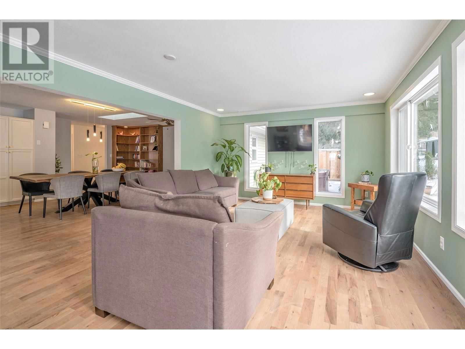 3445 SIDNEY CRESCENT Image 7