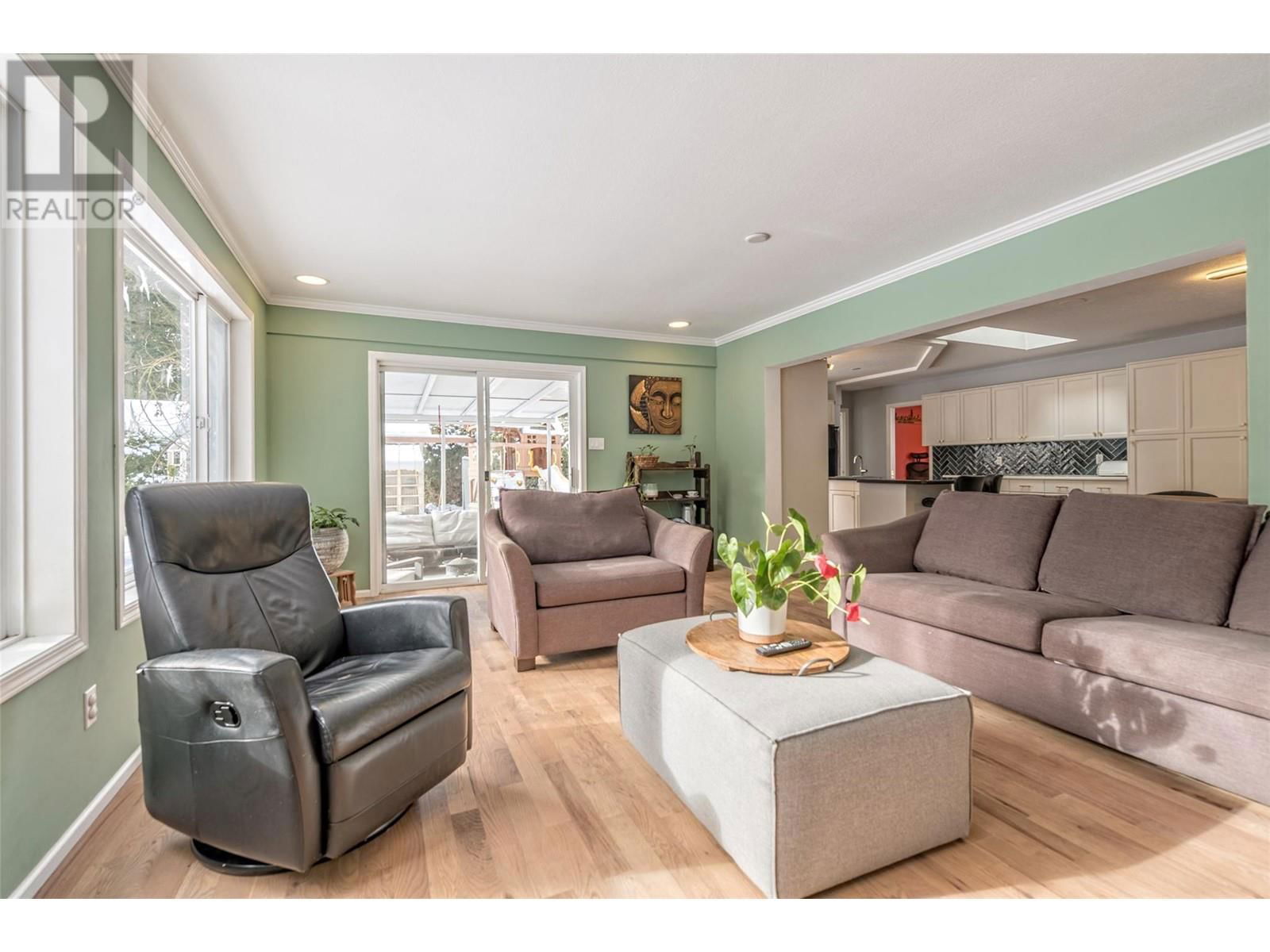3445 SIDNEY CRESCENT Image 9