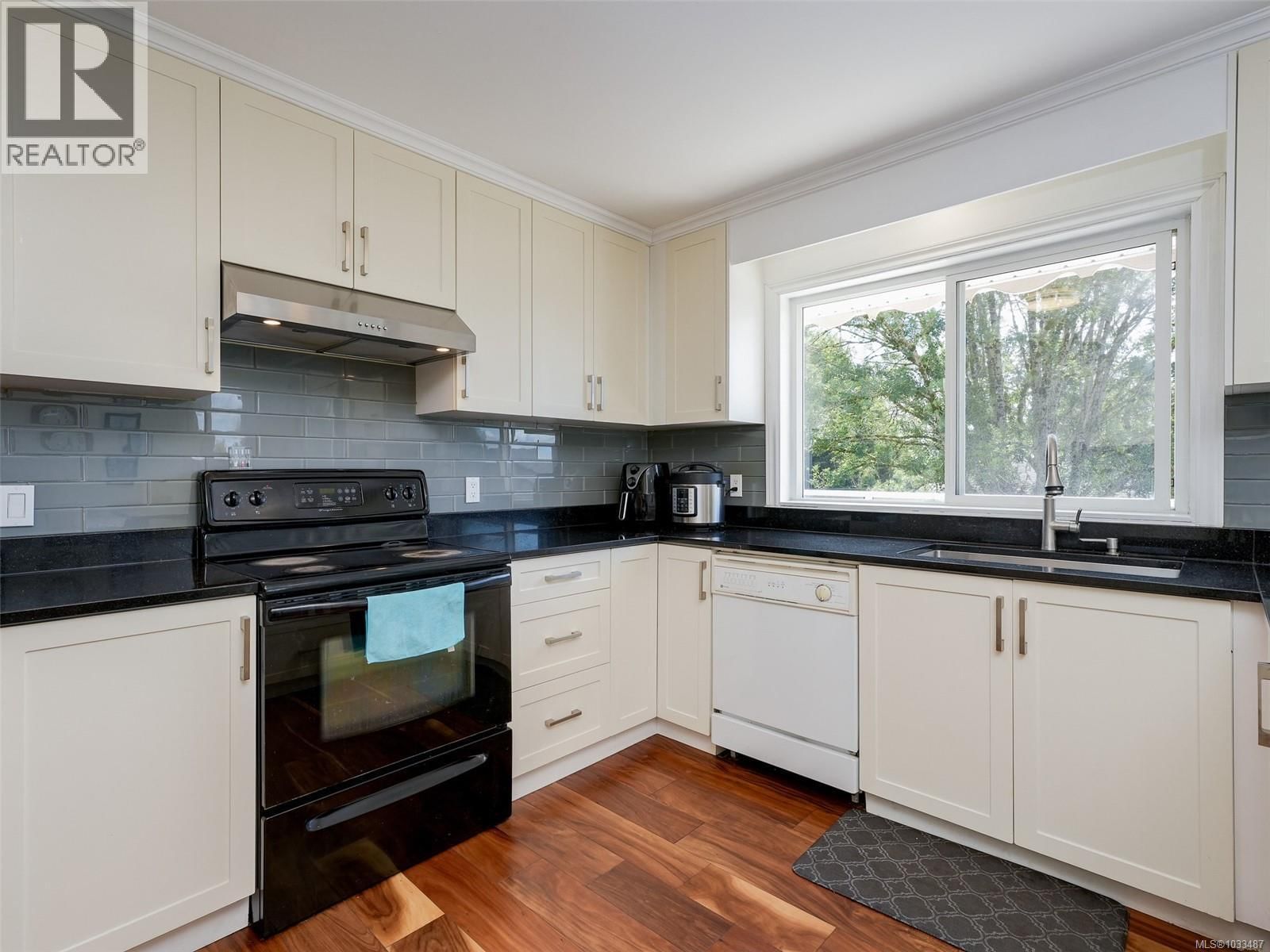 948 McKenzie Avenue property photo