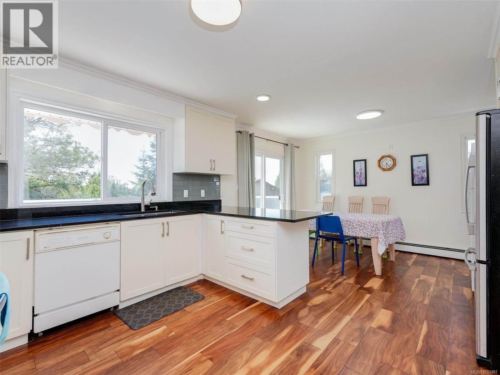 948 McKenzie Avenue property photo