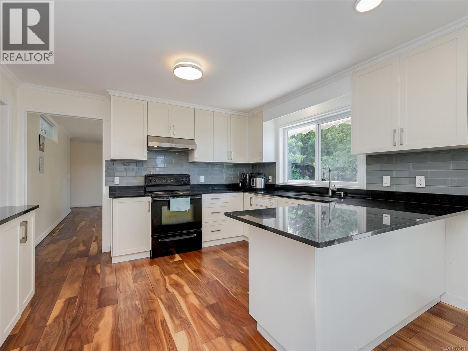 948 McKenzie Avenue property photo