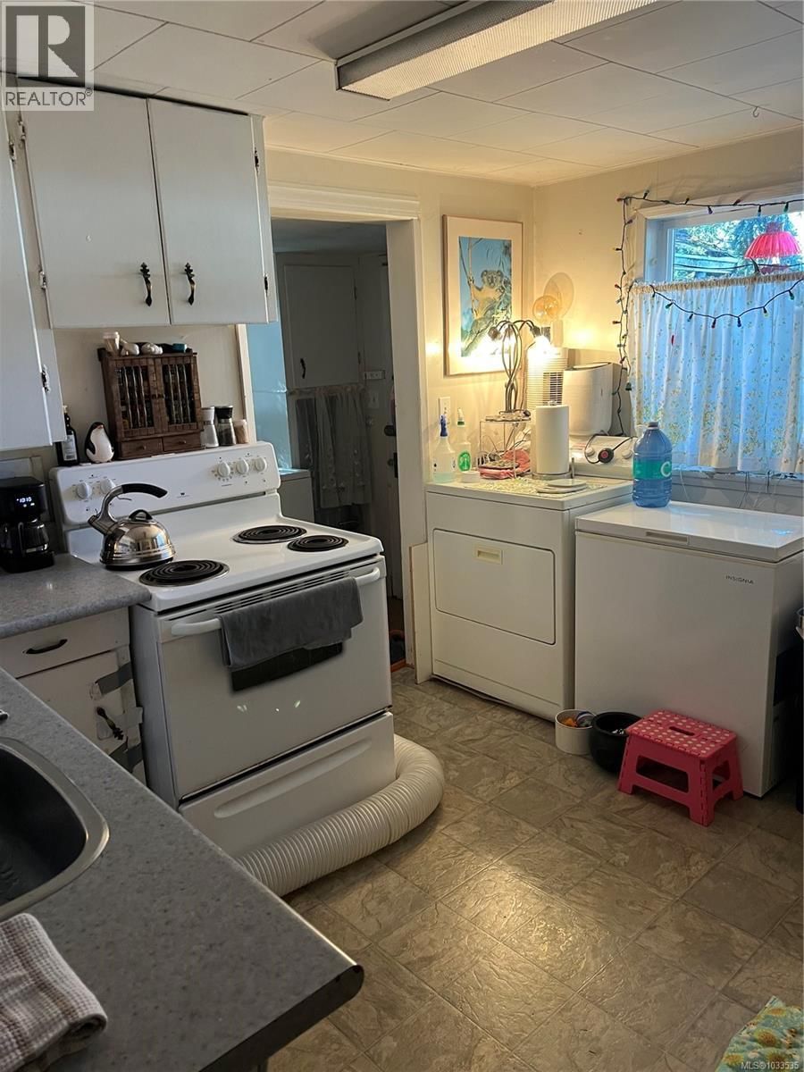 1790 Waddington Road property photo