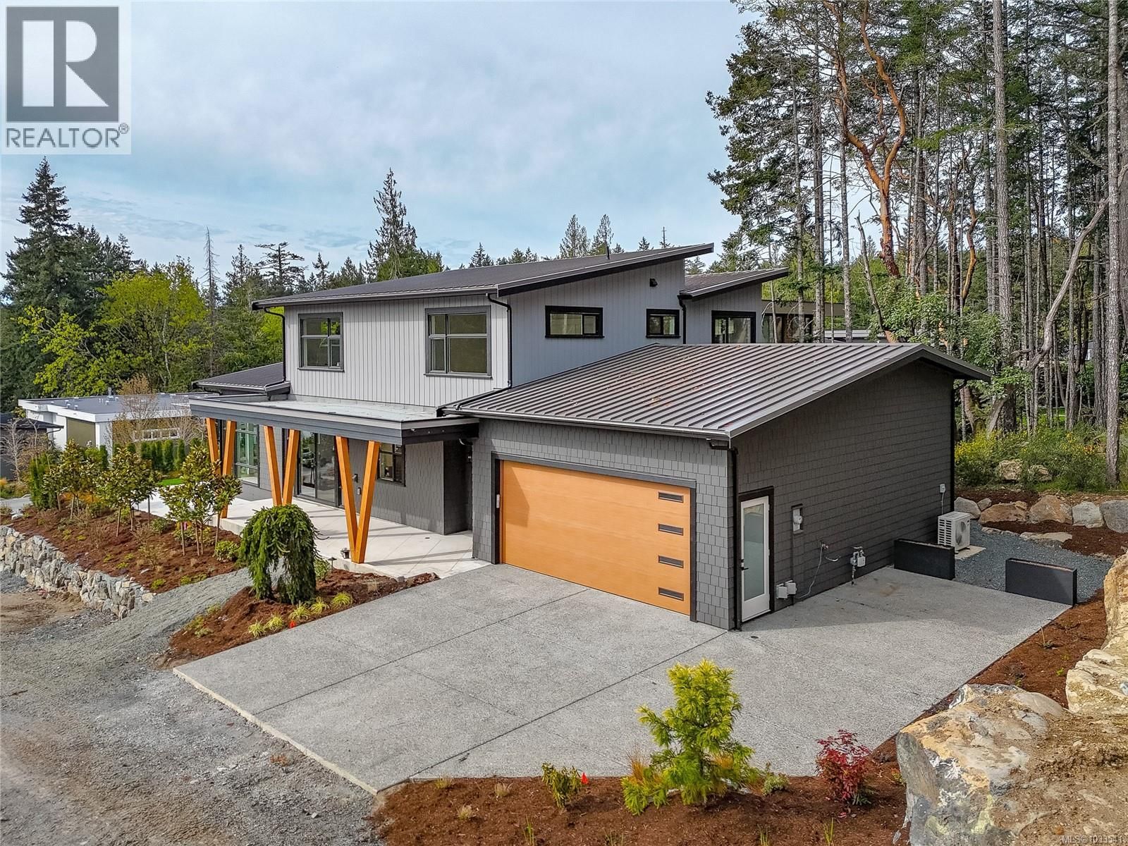 656 Medalist Avenue property photo