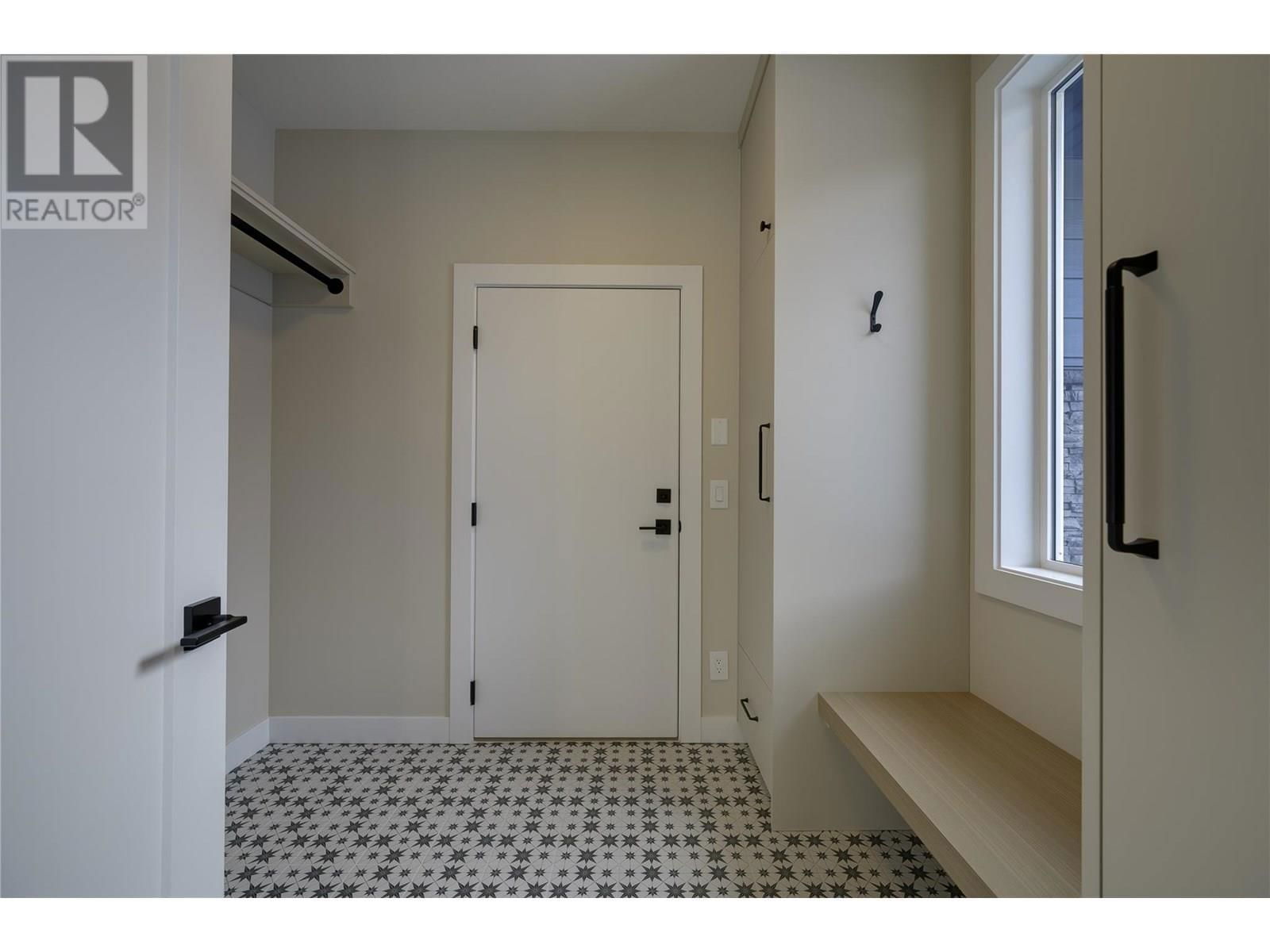 2138 LINFIELD DRIVE Image 13