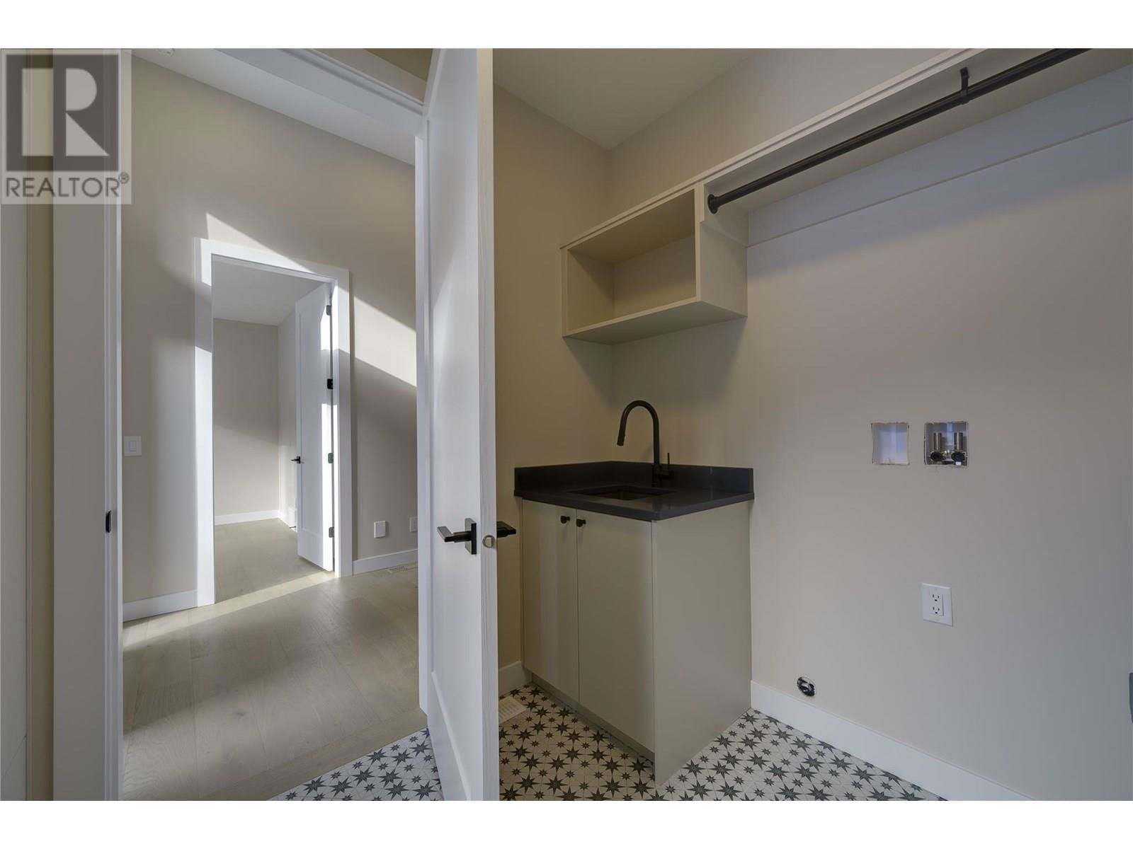 2138 LINFIELD DRIVE Image 14
