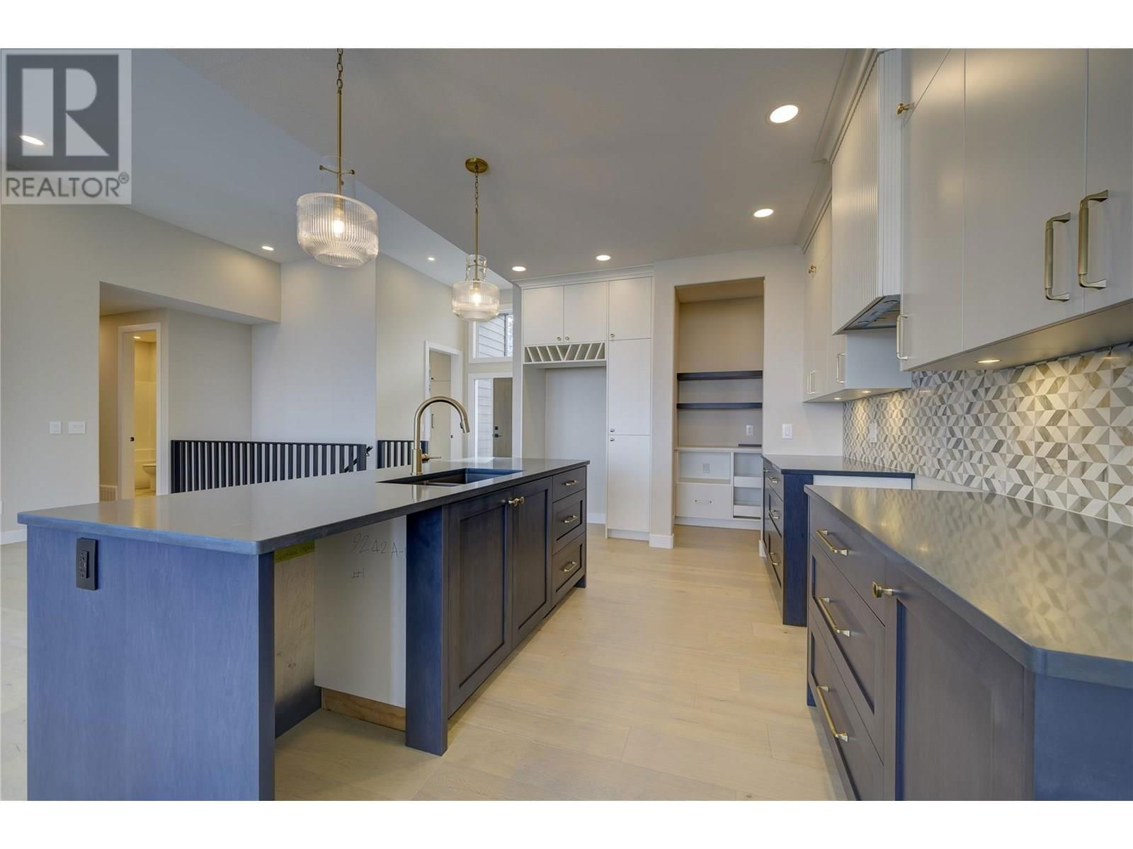 2138 LINFIELD DRIVE Image 9