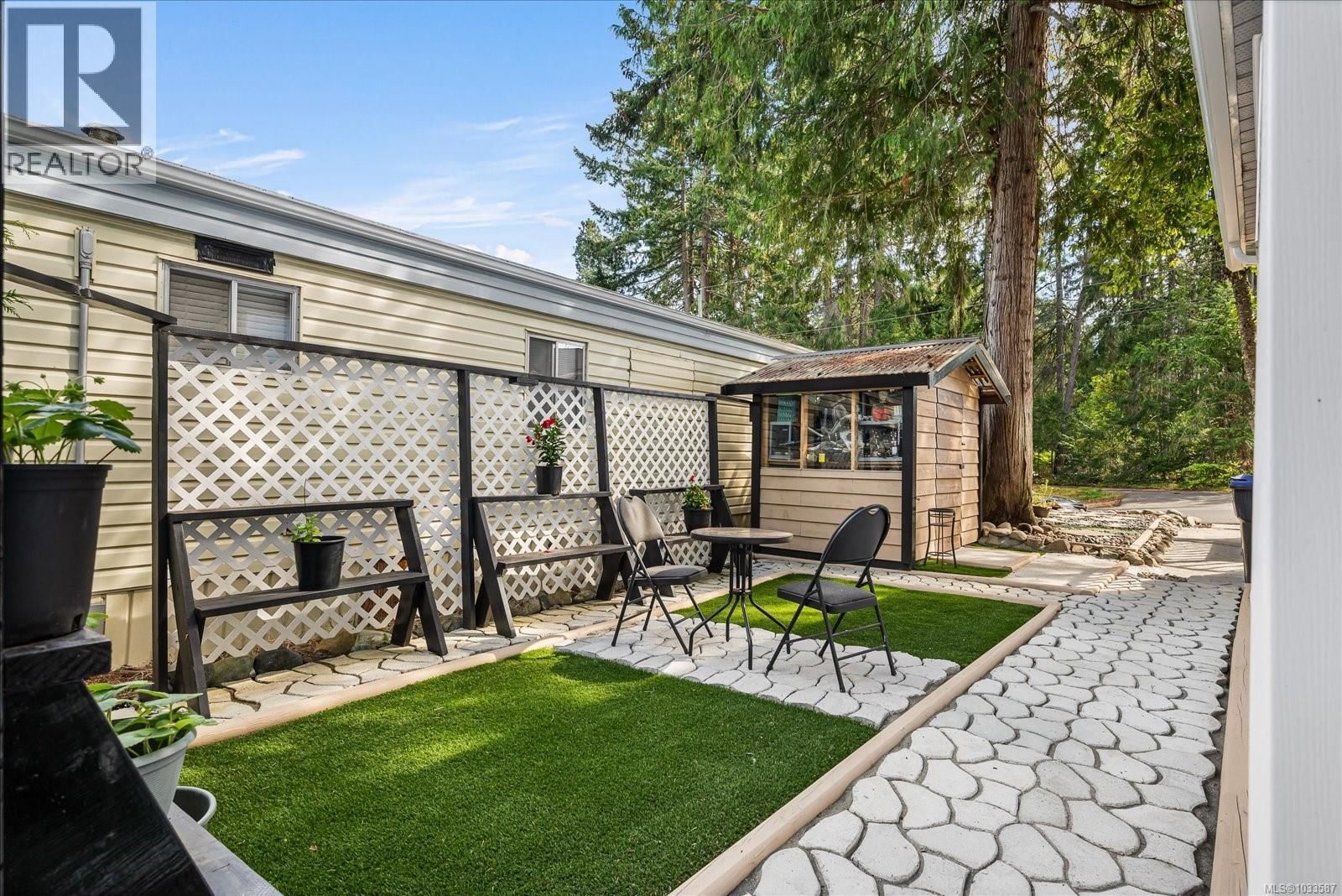 7 1247 Arbutus Road property photo