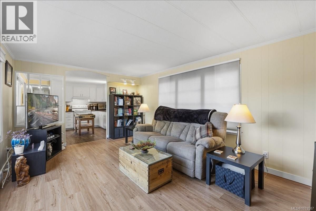 7 1247 Arbutus Road property photo