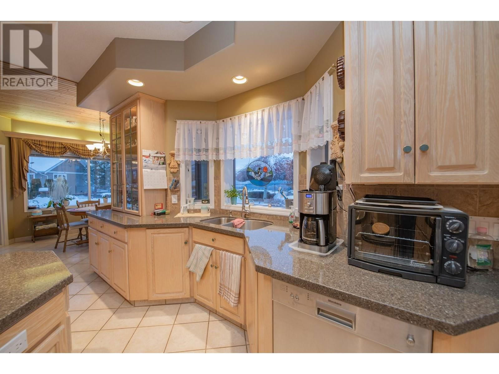 6 9196 TRONSON ROAD Image 22