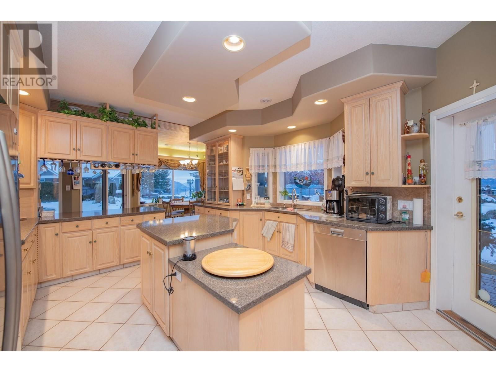 6 9196 TRONSON ROAD Image 27