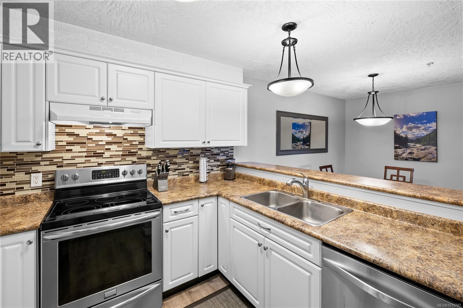 2 8 White Street property photo