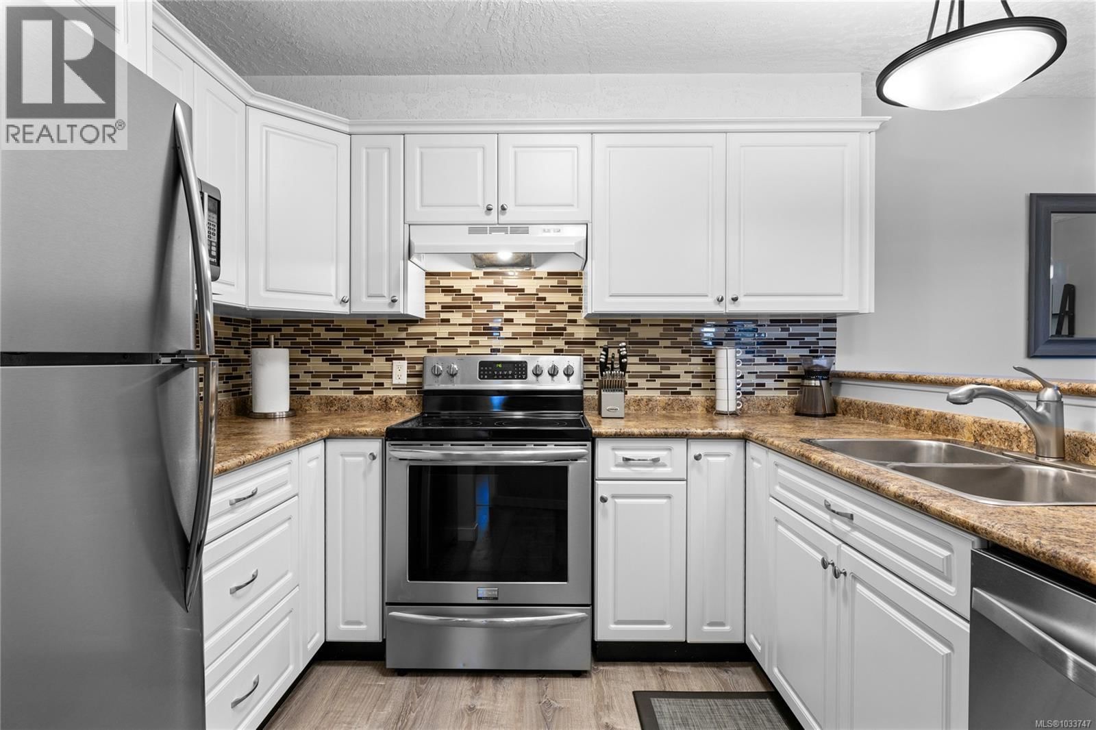 2 8 White Street property photo