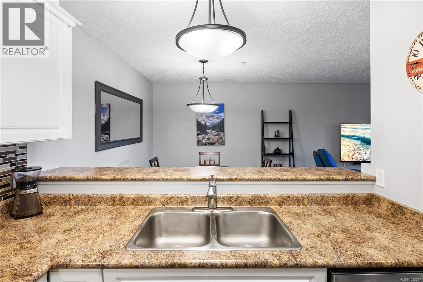 2 8 White Street property photo