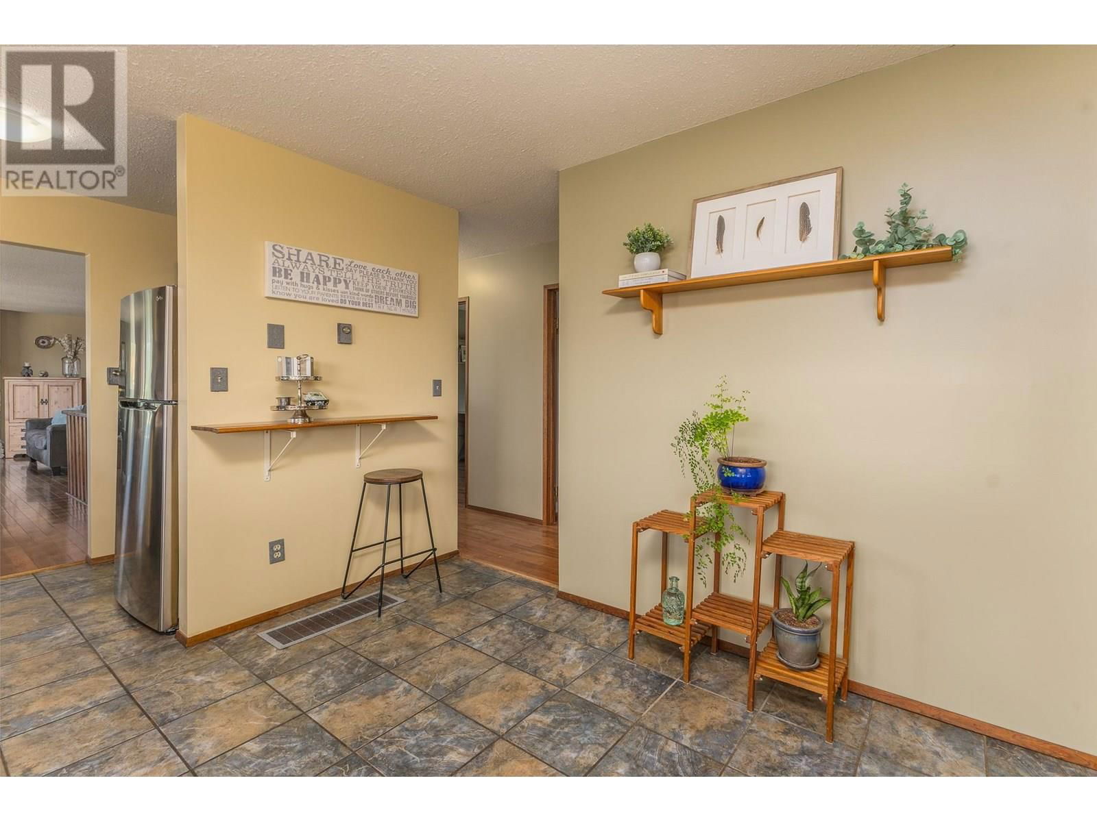 4750 14 STREET NORTHEAST Image 18