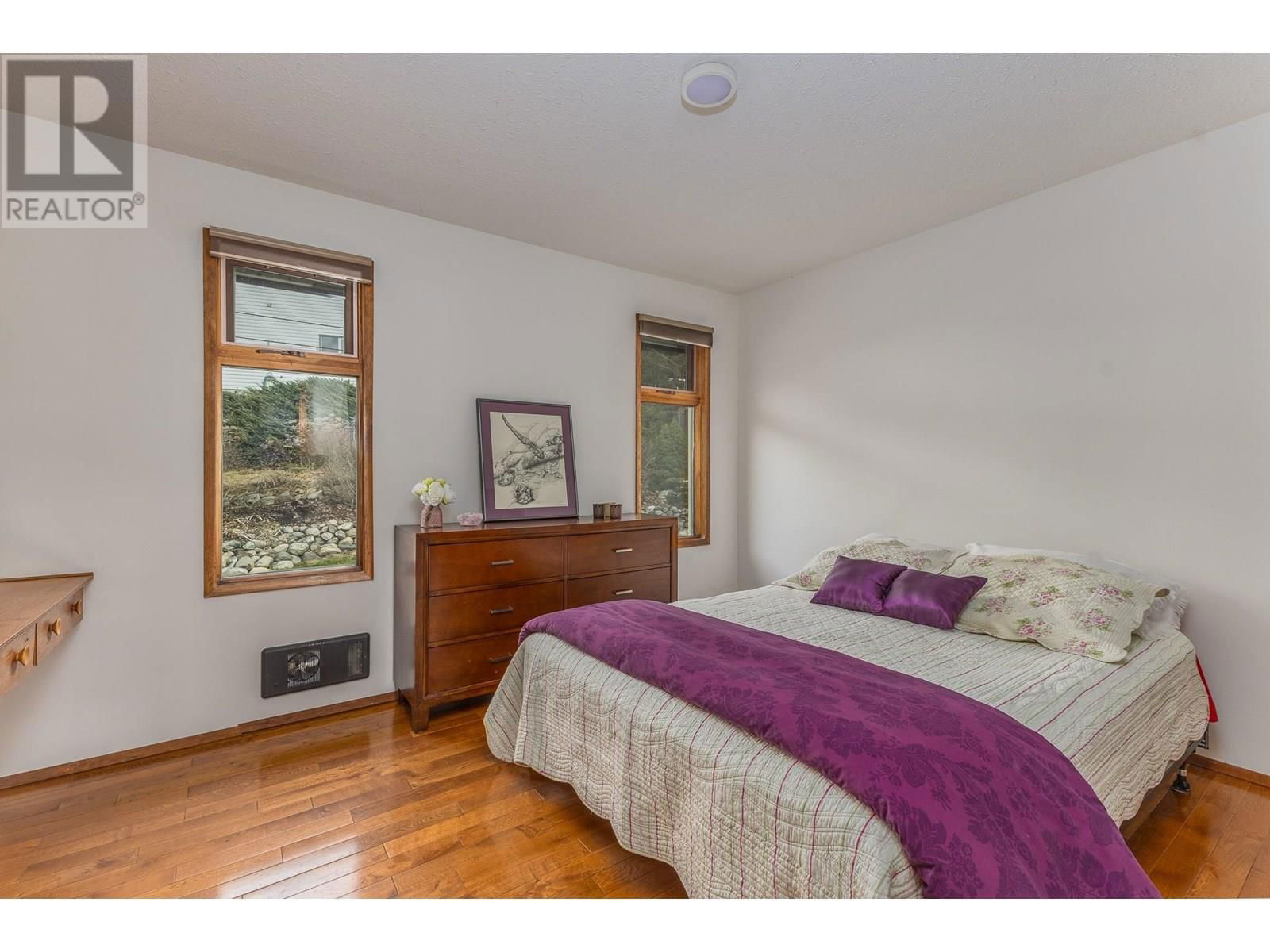 4750 14 STREET NORTHEAST Image 23