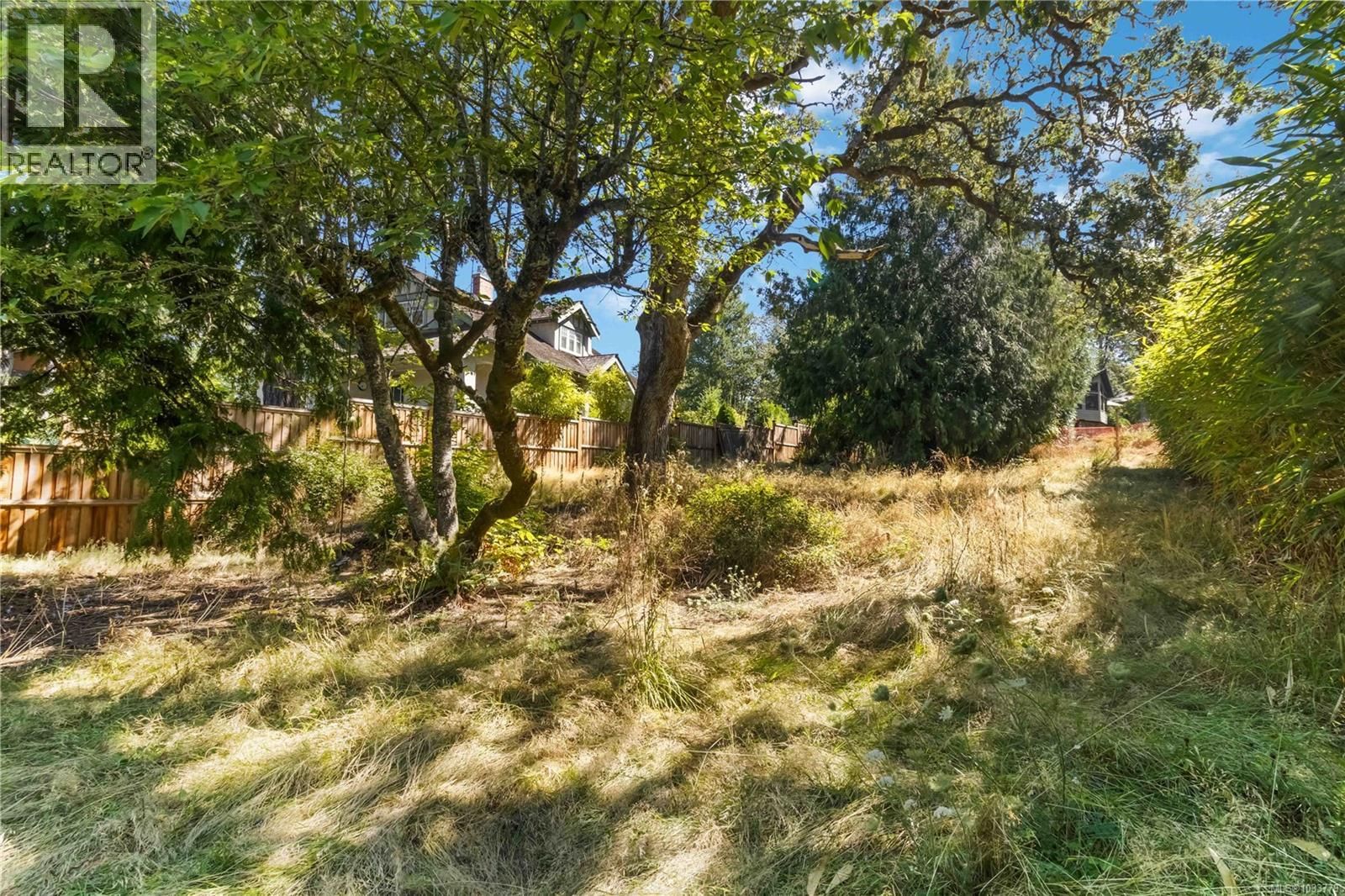 933 Woodhall Drive property photo