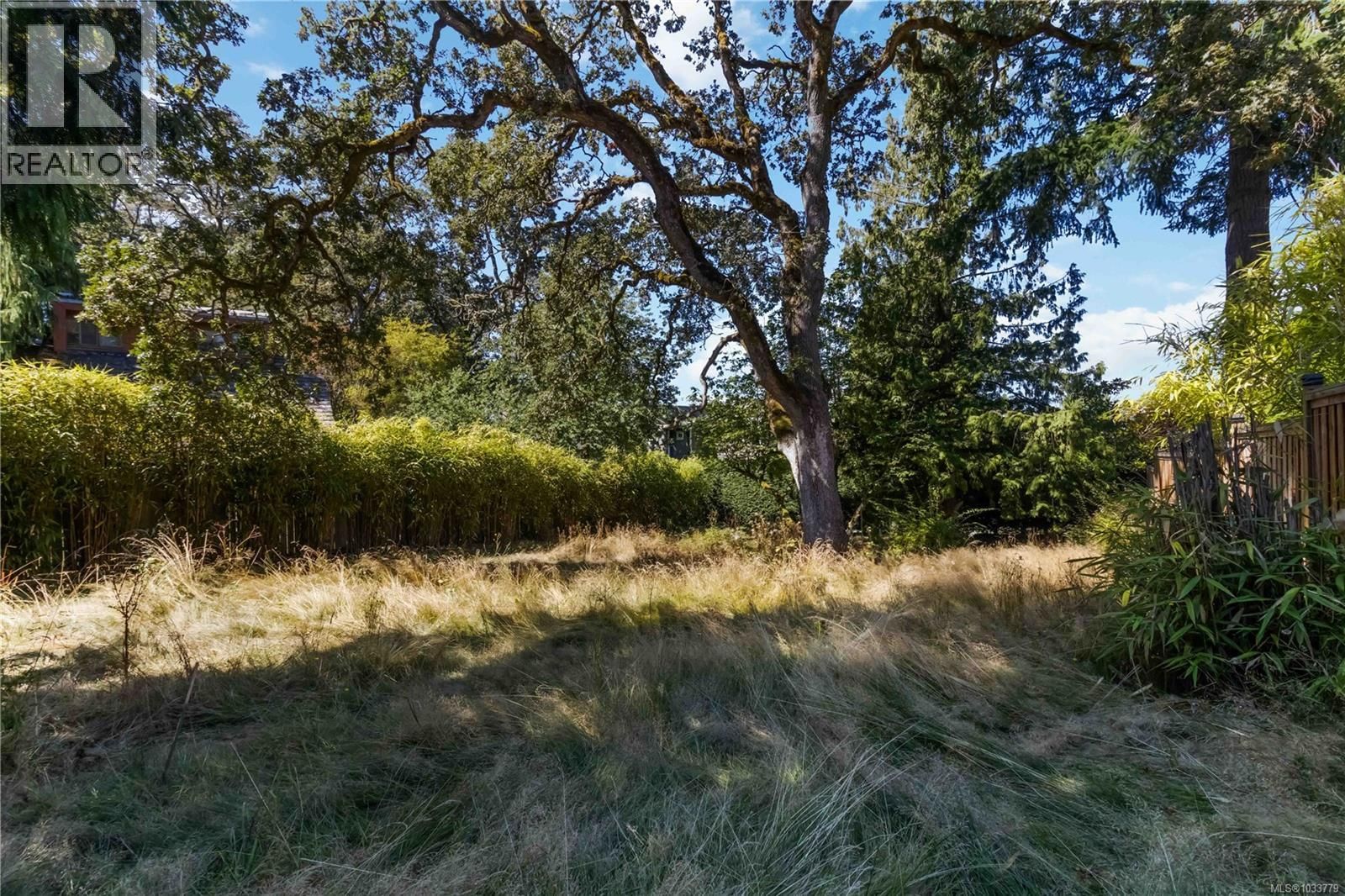 933 Woodhall Drive property photo