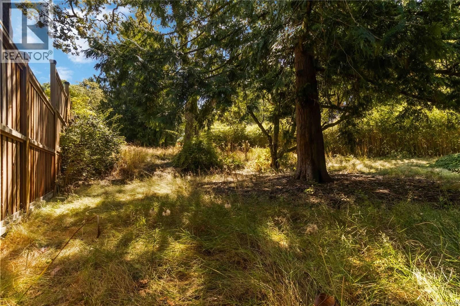 933 Woodhall Drive property photo