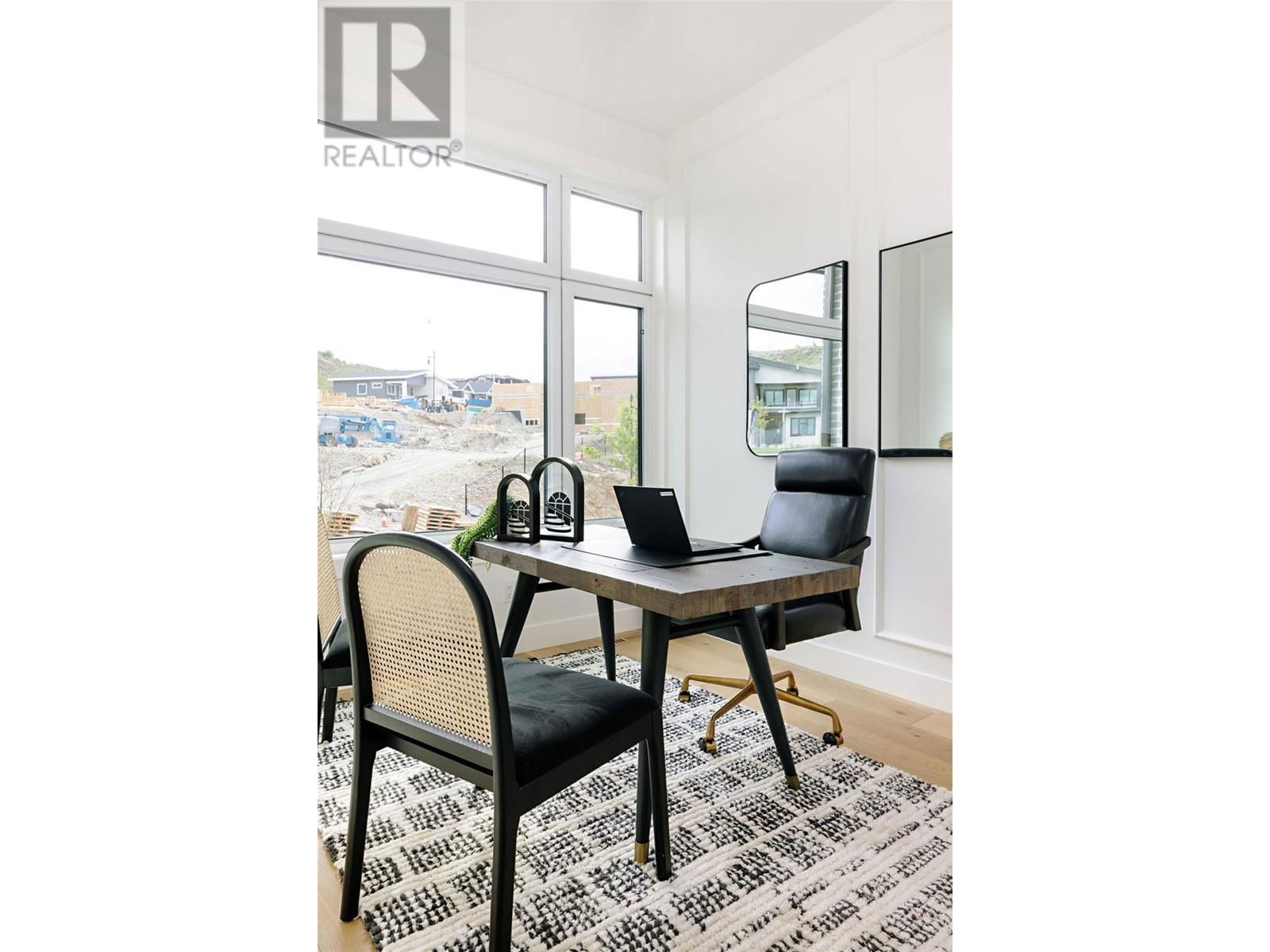 1050 EMSLIE STREET Image 7