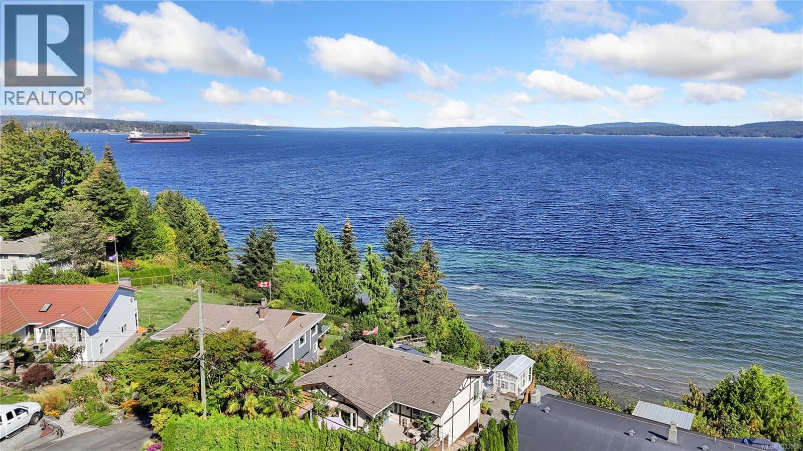 3632 Seaview Crescent property photo