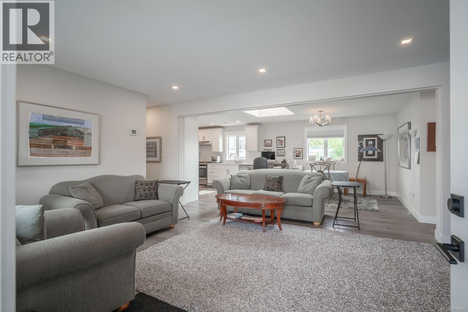 61 6325 Metral Drive property photo