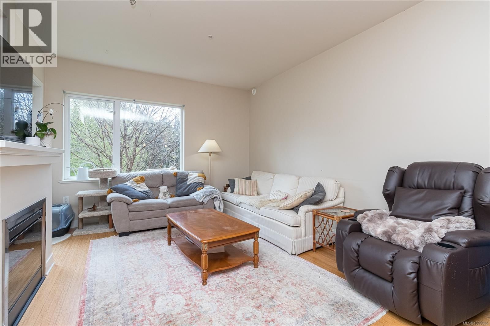 202 4394 West Saanich Road property photo