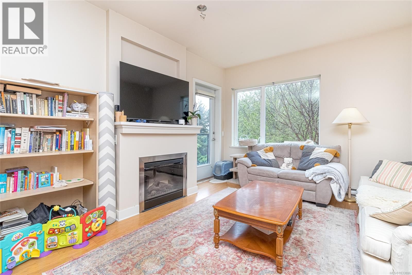 202 4394 West Saanich Road property photo
