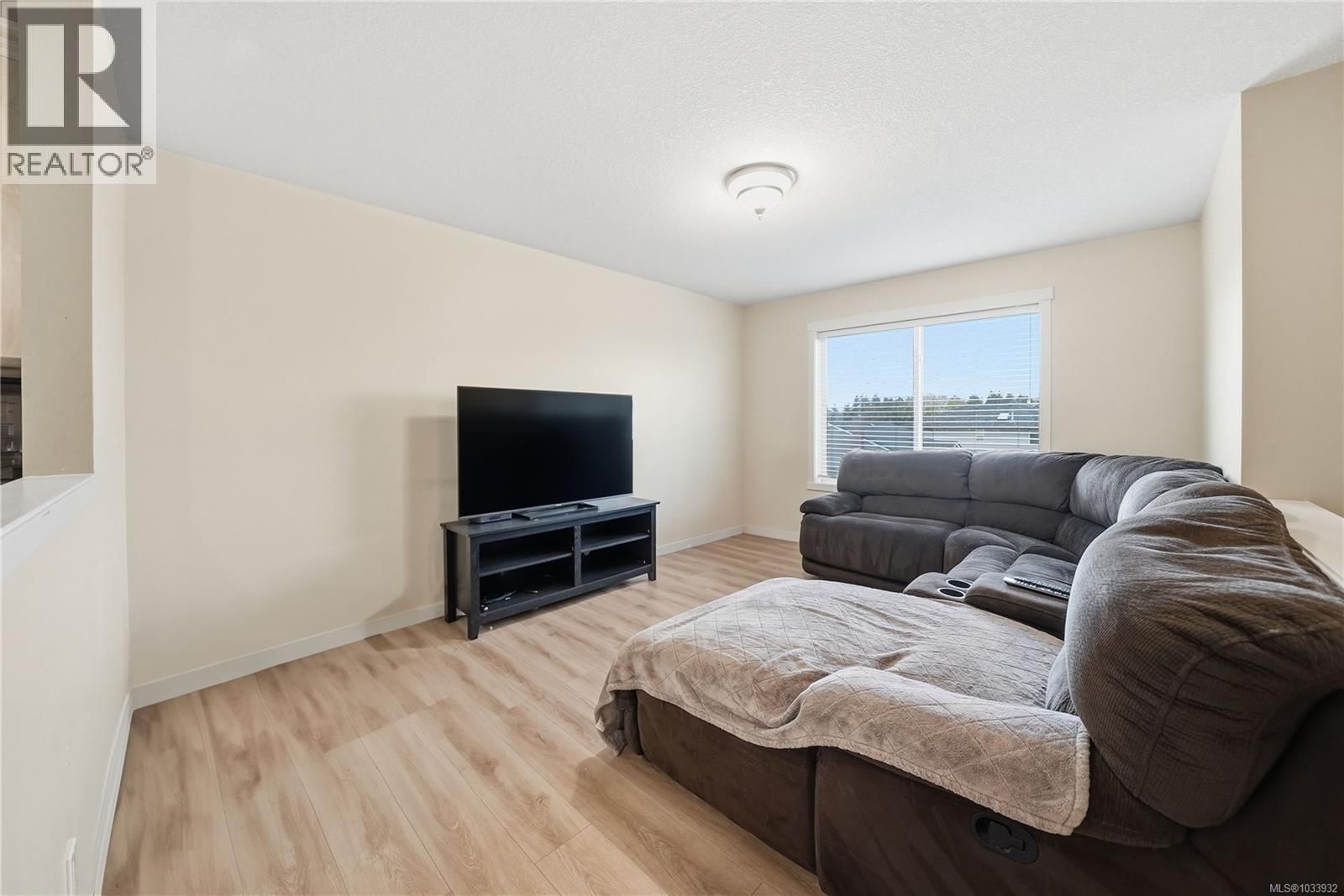 6085 Clayburn Place property photo