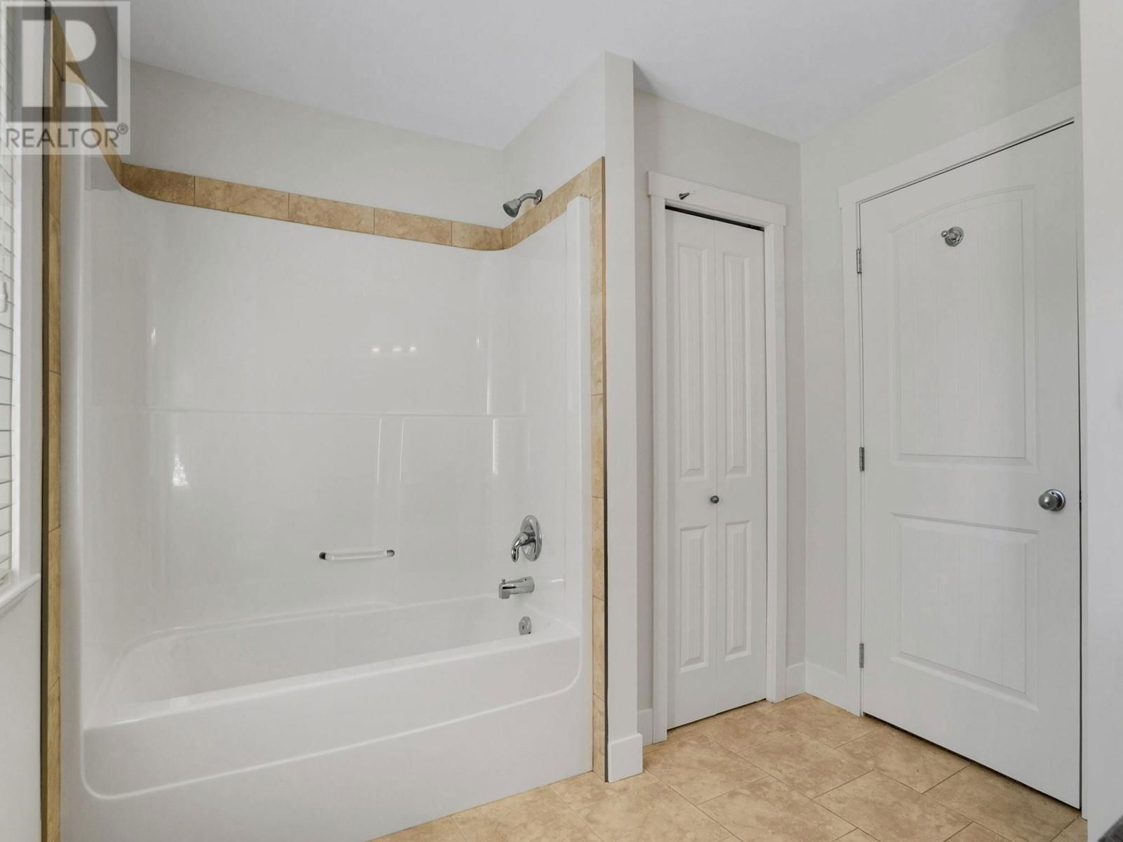 4 - 2051 SUNVIEW DRIVE Image 28